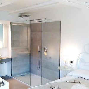 Camera con letto king size